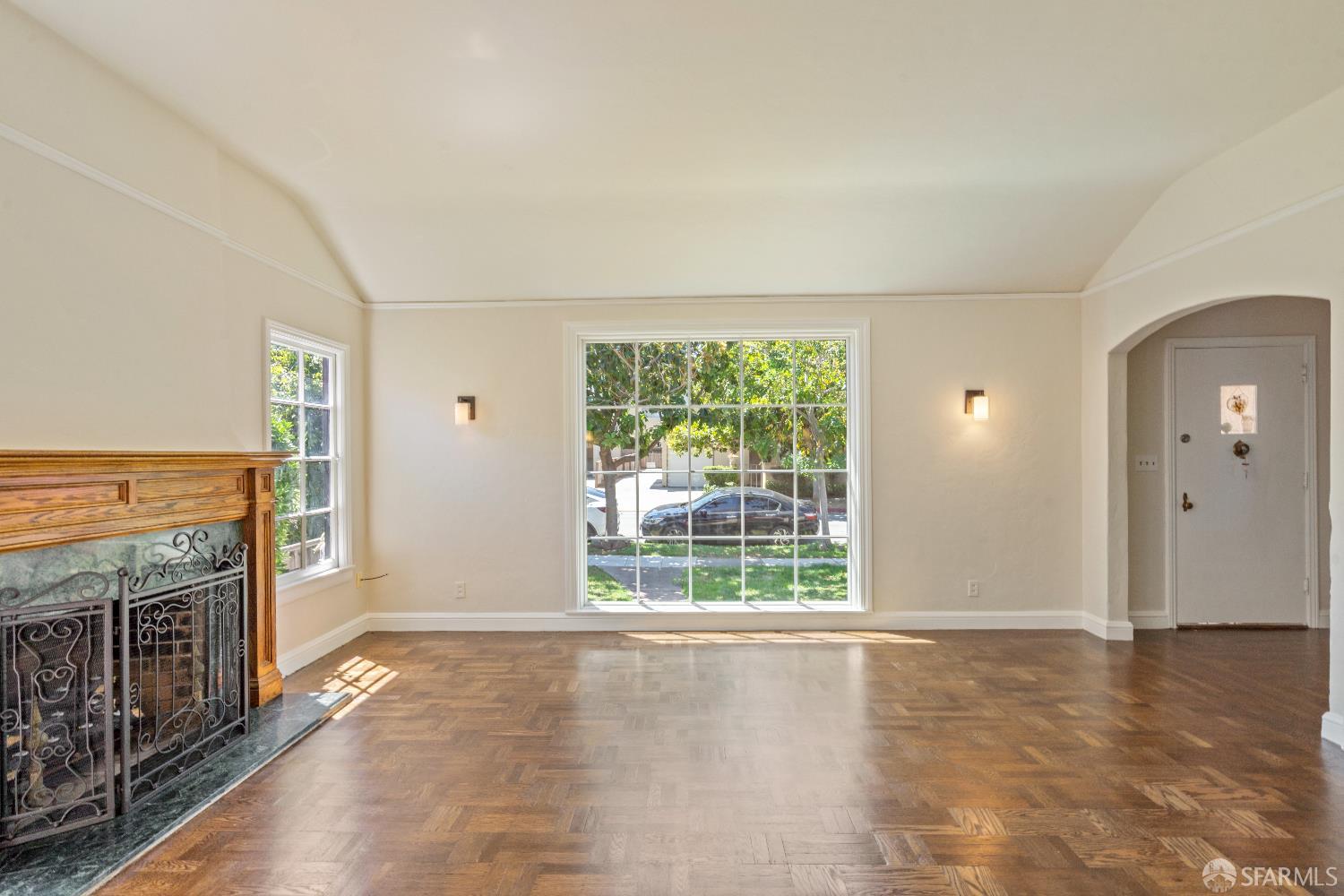 Detail Gallery Image 9 of 40 For 1232 Capuchino Ave, Burlingame,  CA 94010 - 2 Beds | 1/1 Baths