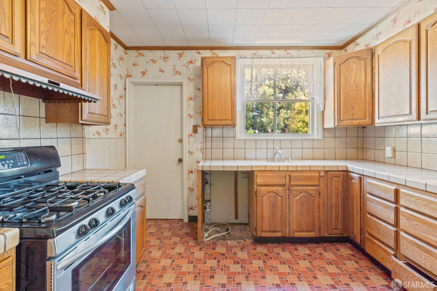 Detail Gallery Image 18 of 40 For 1232 Capuchino Ave, Burlingame,  CA 94010 - 2 Beds | 1/1 Baths