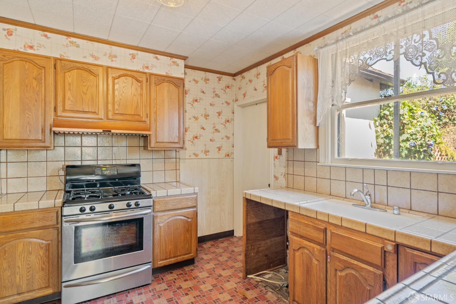 Detail Gallery Image 17 of 40 For 1232 Capuchino Ave, Burlingame,  CA 94010 - 2 Beds | 1/1 Baths