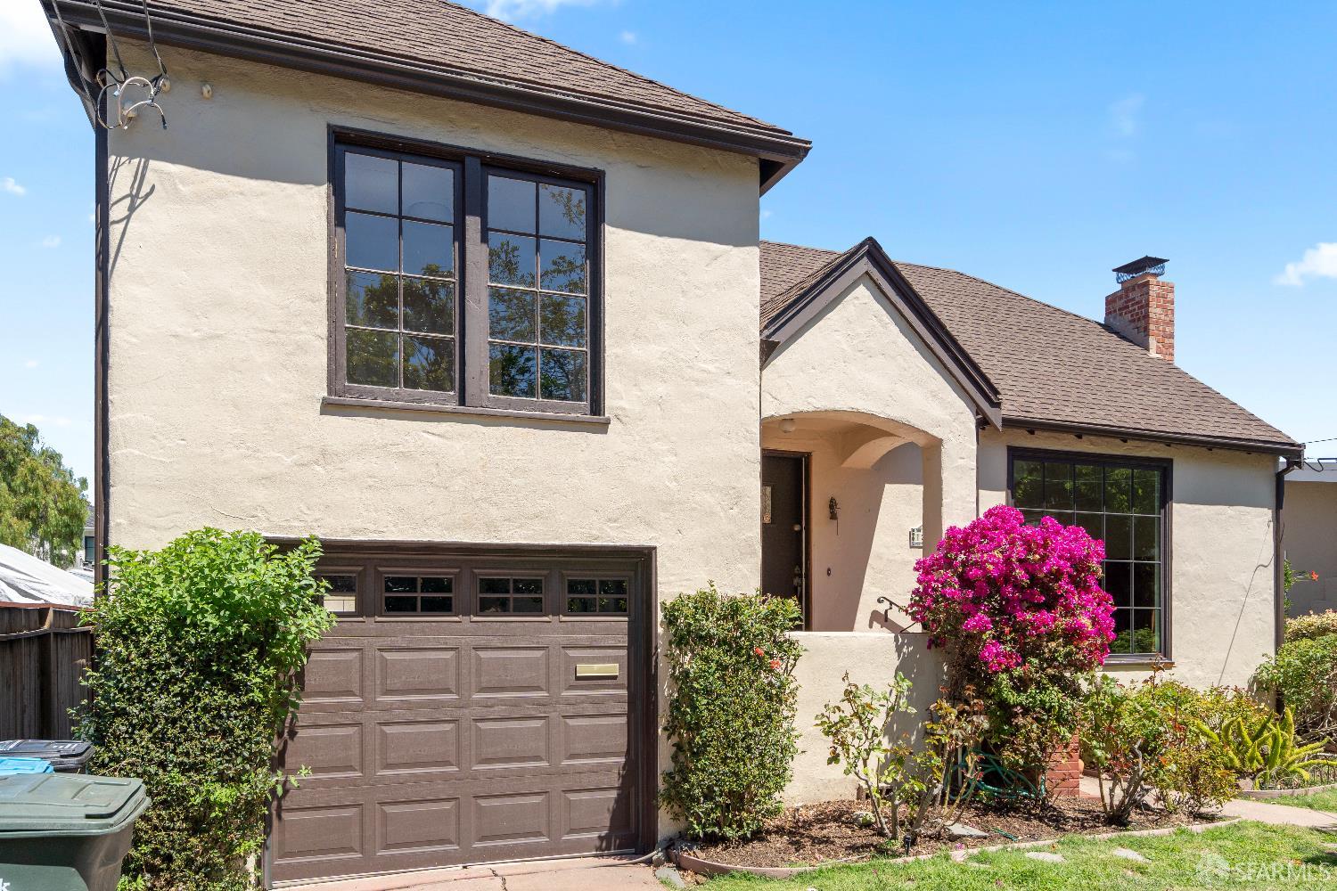 Detail Gallery Image 3 of 40 For 1232 Capuchino Ave, Burlingame,  CA 94010 - 2 Beds | 1/1 Baths