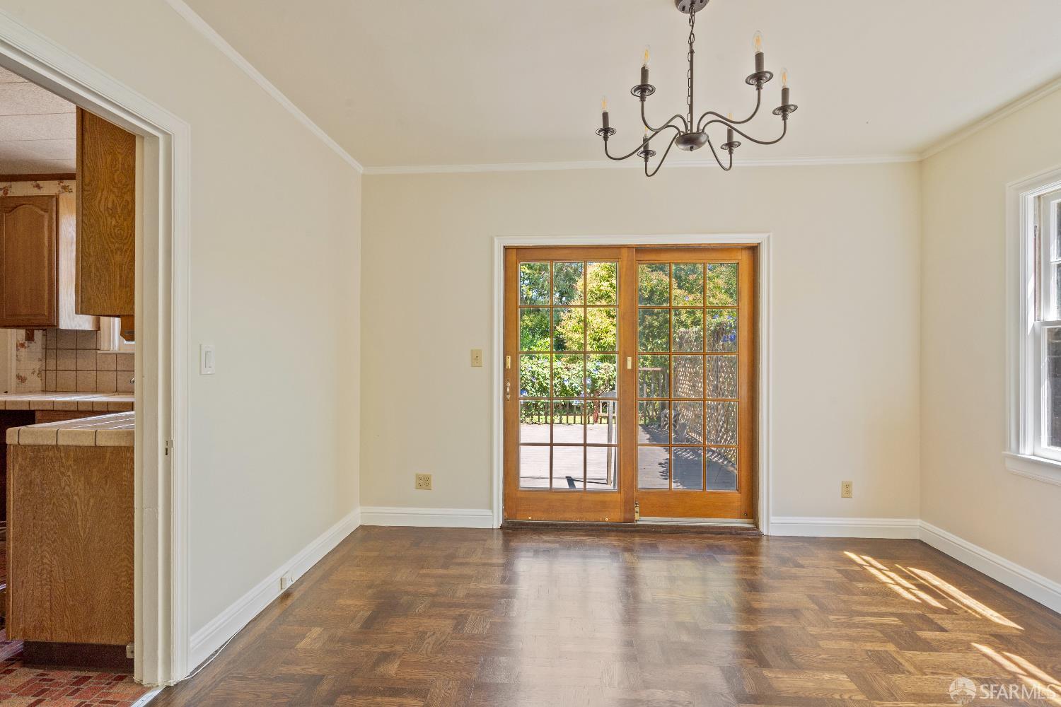 Detail Gallery Image 15 of 40 For 1232 Capuchino Ave, Burlingame,  CA 94010 - 2 Beds | 1/1 Baths