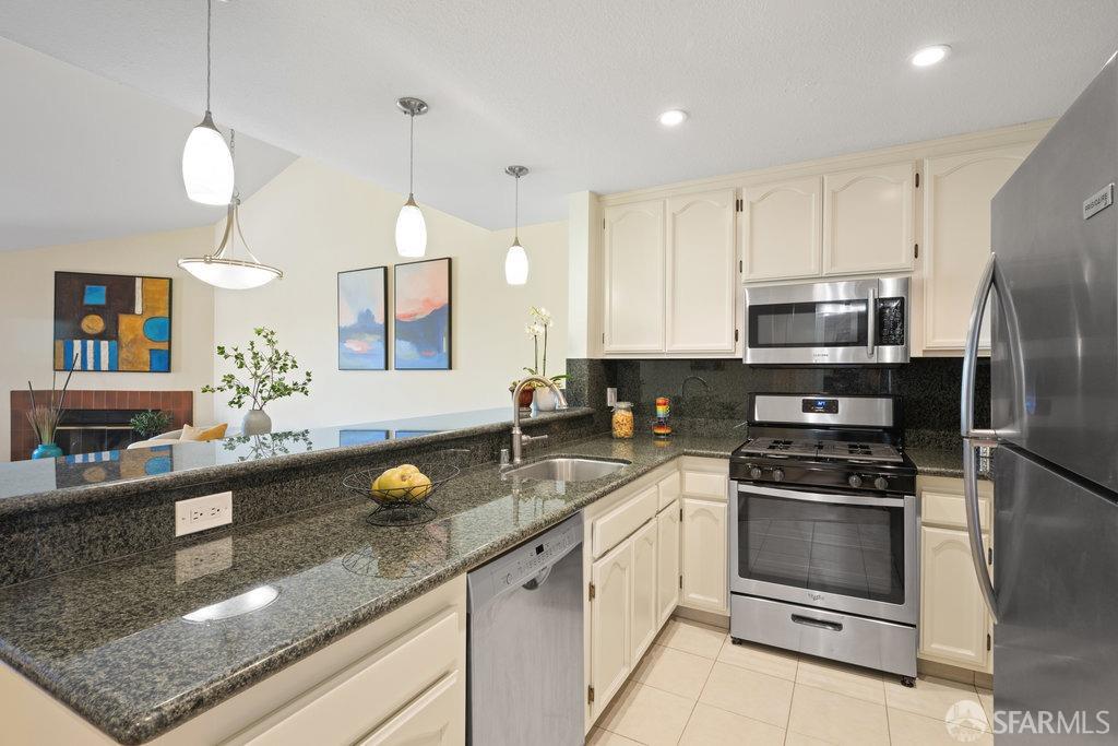 Detail Gallery Image 20 of 51 For 2411 Lupine Ct, Daly City,  CA 94014 - 3 Beds | 2 Baths