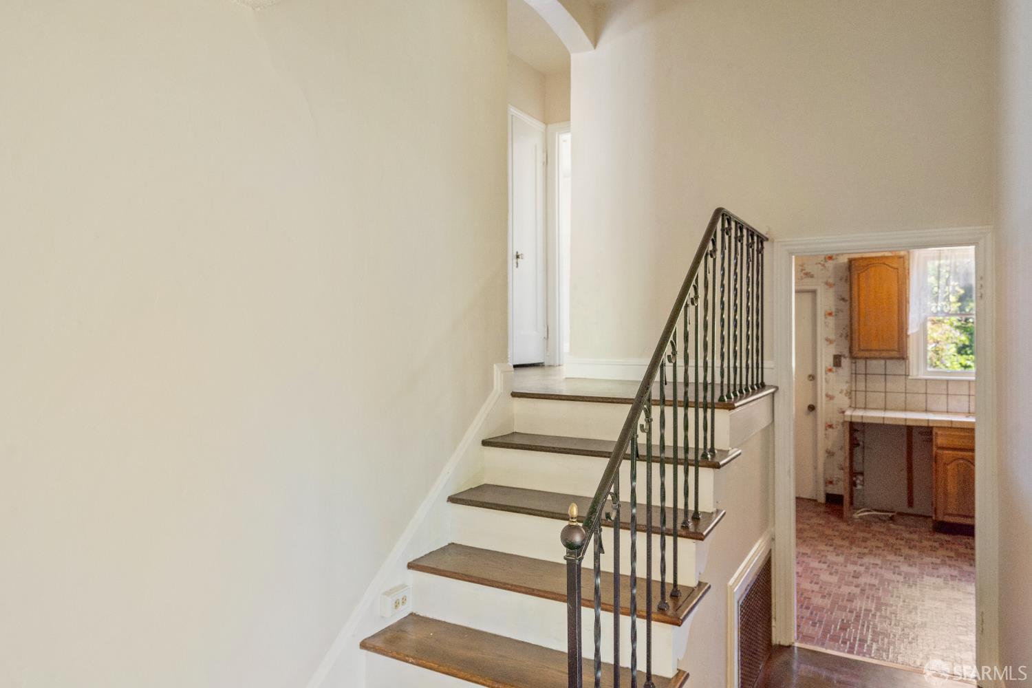 Detail Gallery Image 8 of 40 For 1232 Capuchino Ave, Burlingame,  CA 94010 - 2 Beds | 1/1 Baths