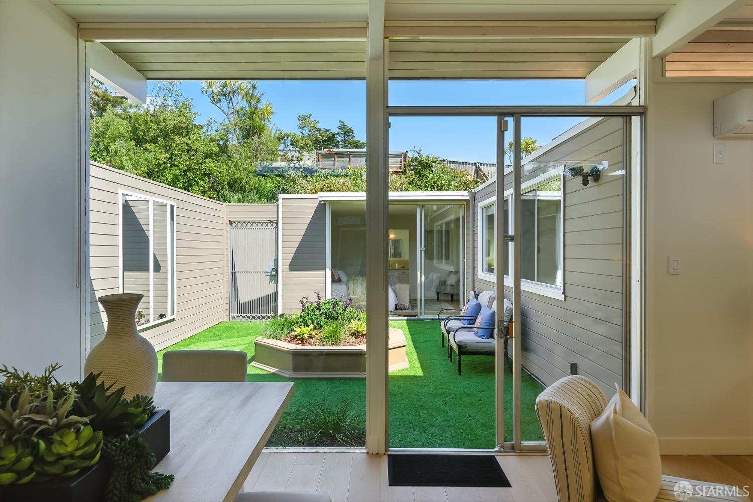 Detail Gallery Image 16 of 41 For 29 Cameo Way, San Francisco,  CA 94131 - 4 Beds | 2/1 Baths