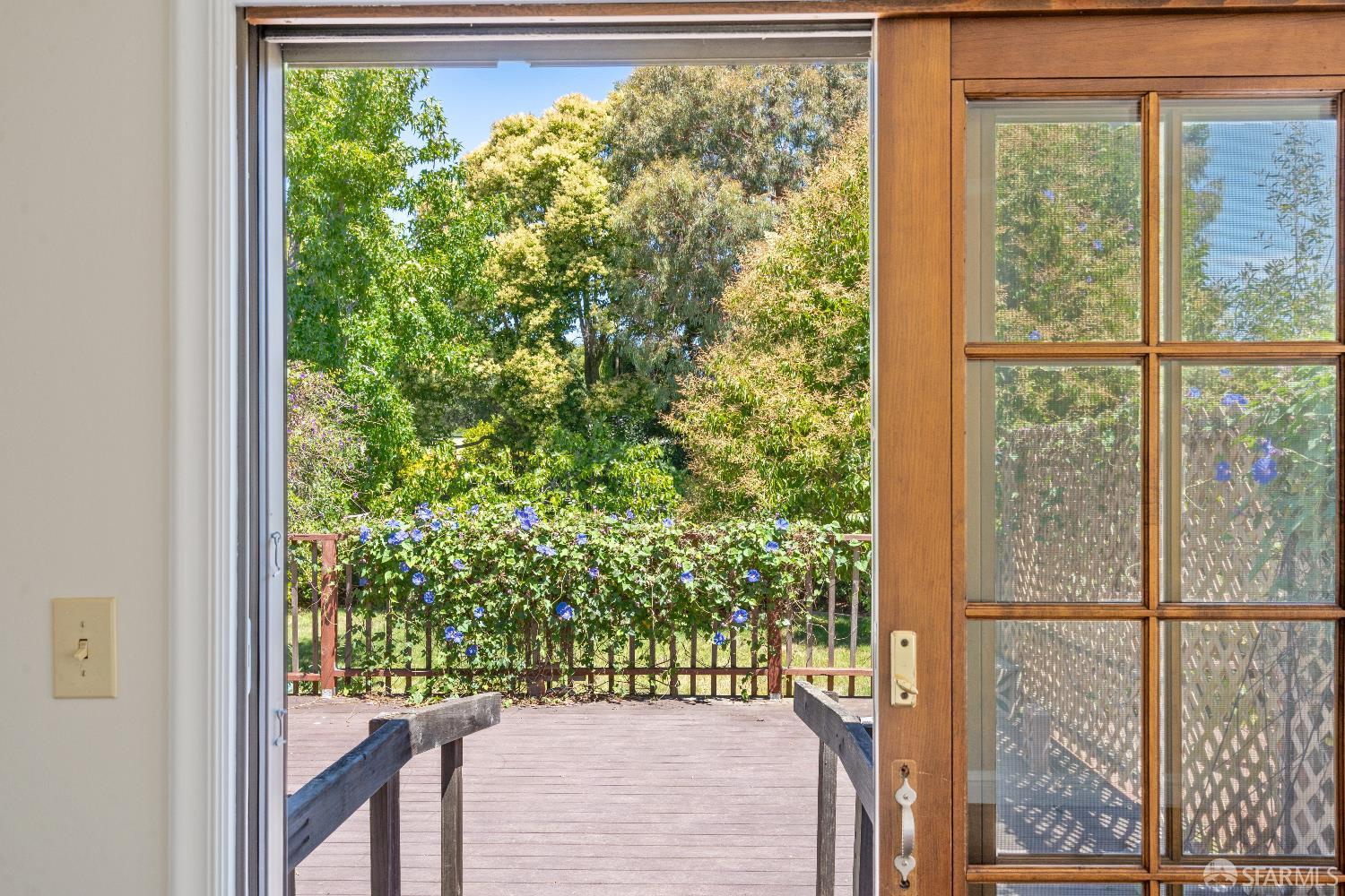 Detail Gallery Image 16 of 40 For 1232 Capuchino Ave, Burlingame,  CA 94010 - 2 Beds | 1/1 Baths