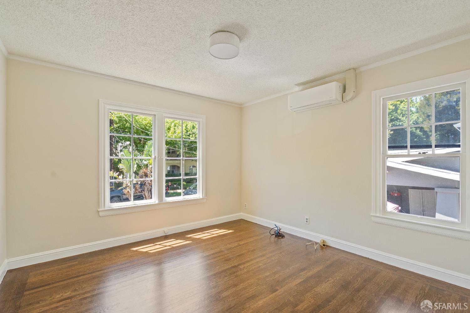 Detail Gallery Image 28 of 40 For 1232 Capuchino Ave, Burlingame,  CA 94010 - 2 Beds | 1/1 Baths