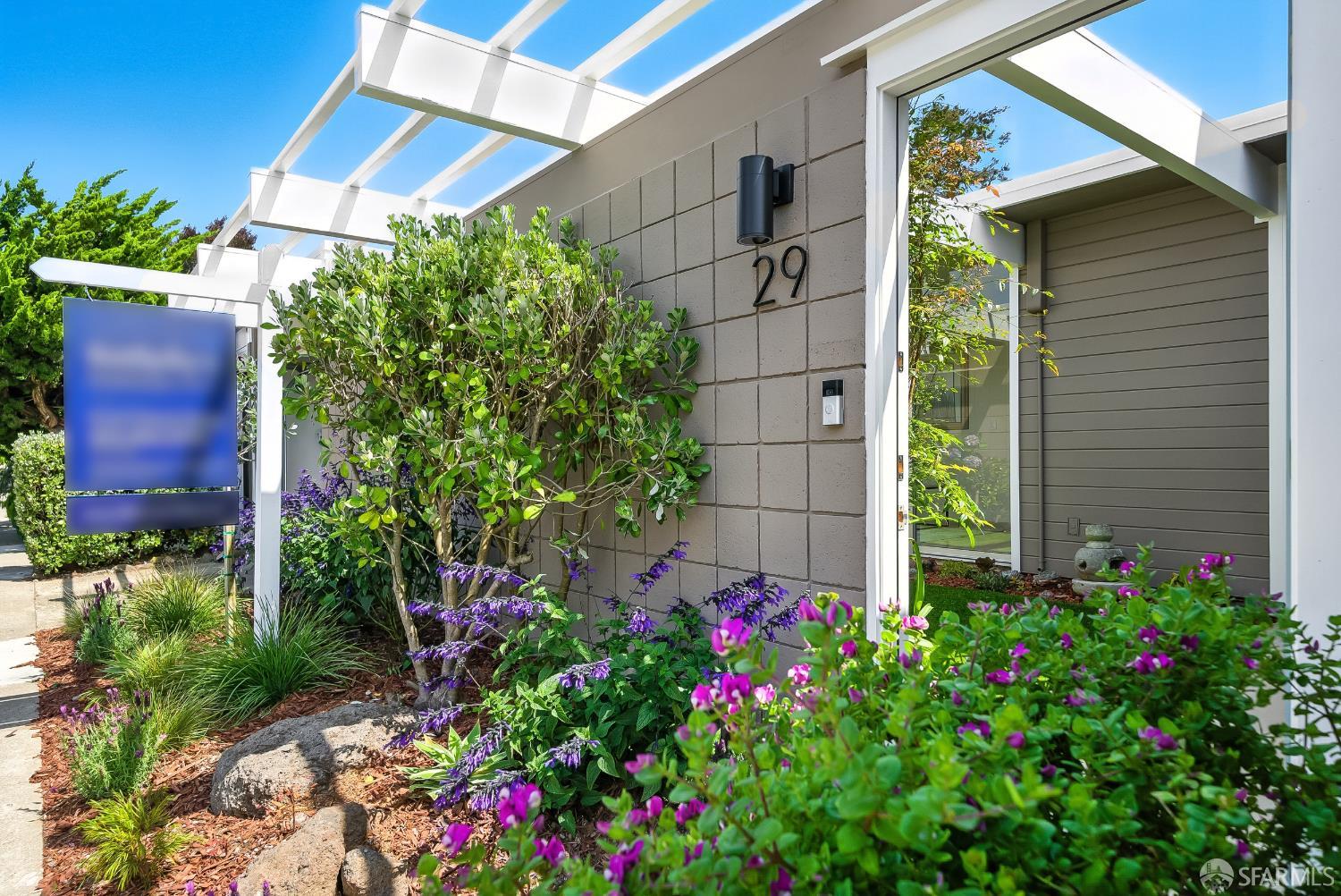 Detail Gallery Image 4 of 41 For 29 Cameo Way, San Francisco,  CA 94131 - 4 Beds | 2/1 Baths
