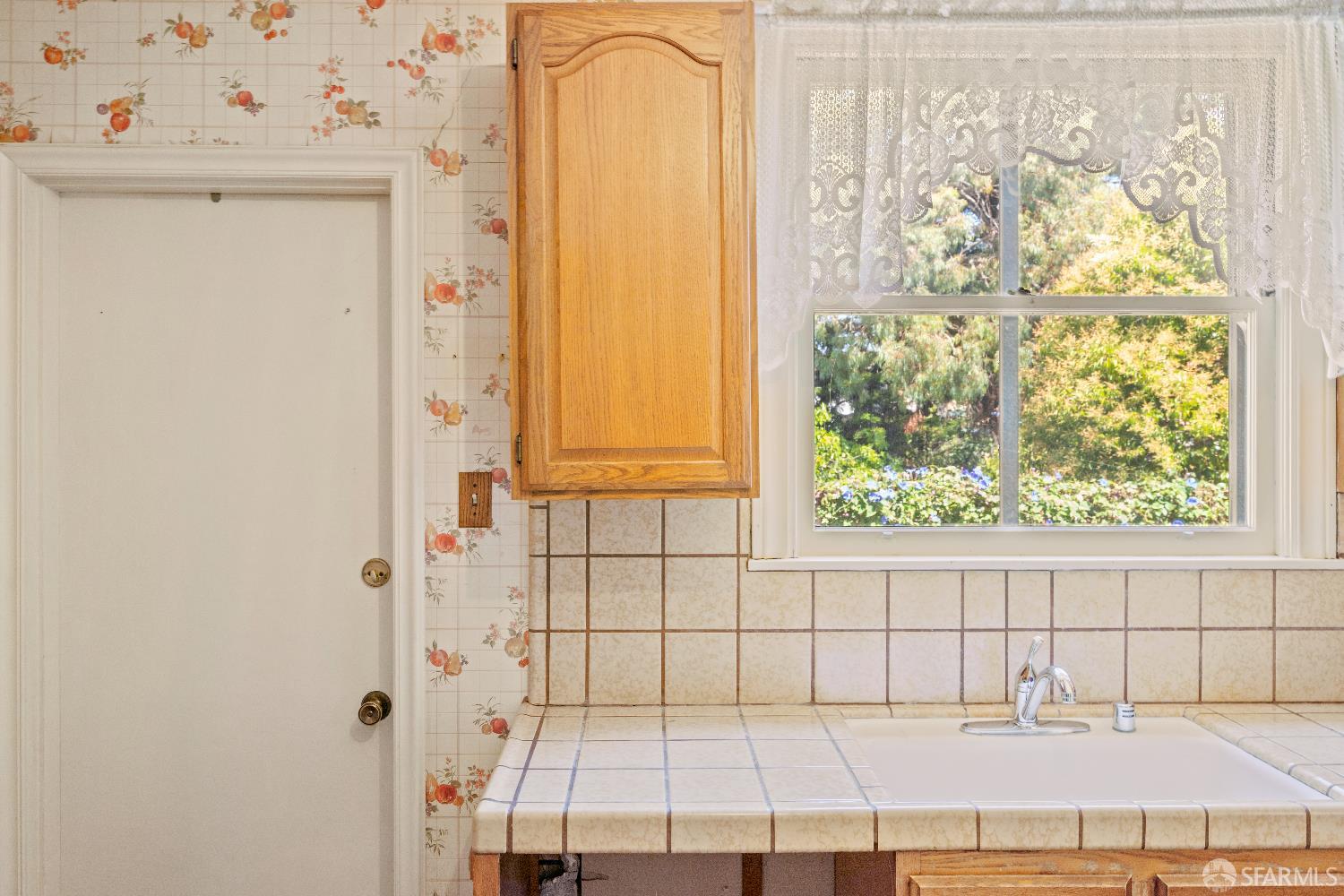 Detail Gallery Image 21 of 40 For 1232 Capuchino Ave, Burlingame,  CA 94010 - 2 Beds | 1/1 Baths