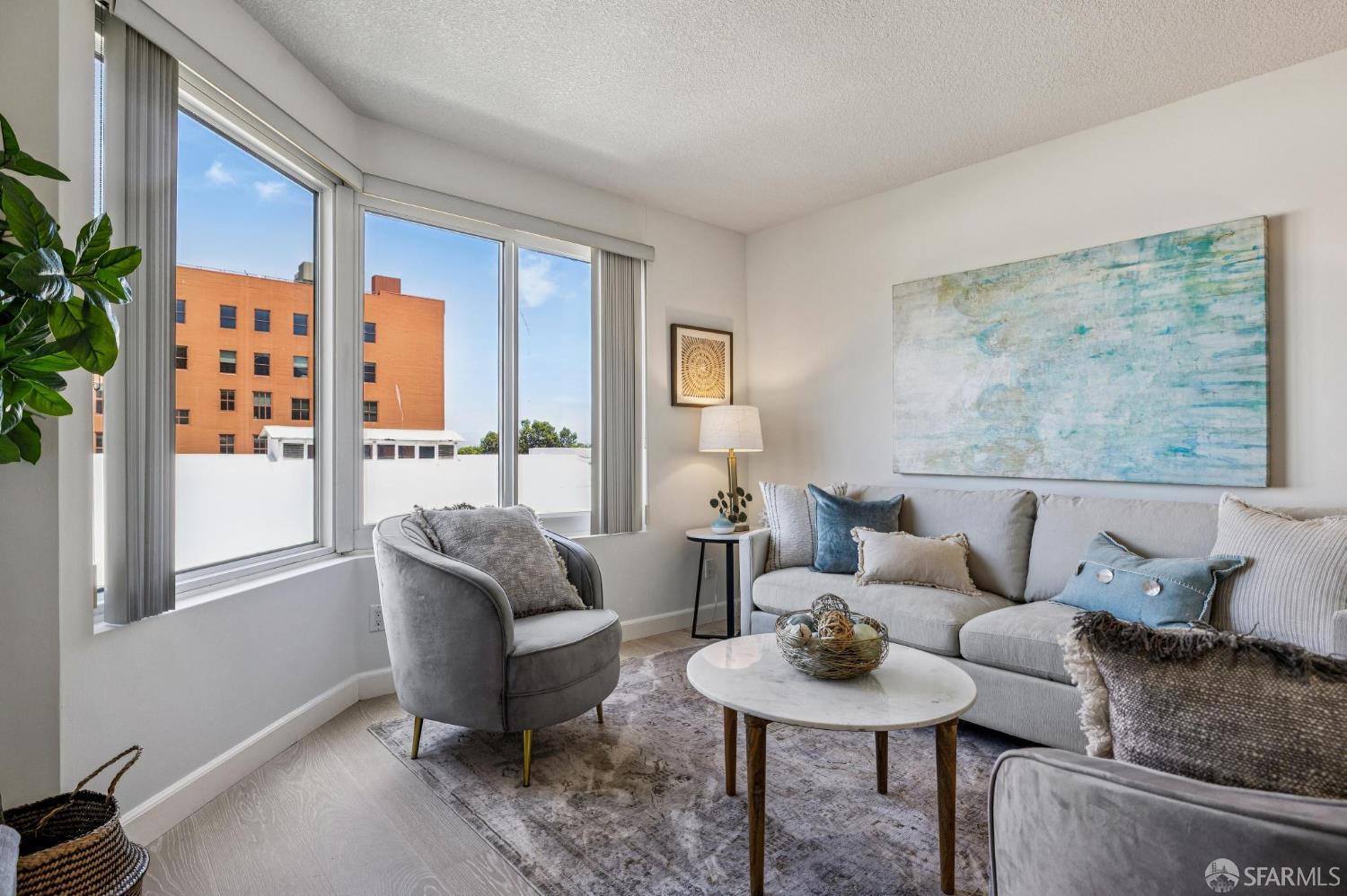 Photo #3: 425068670 Listing 