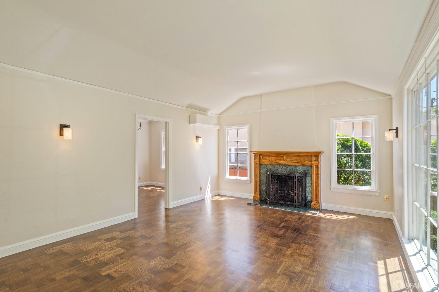 Detail Gallery Image 11 of 40 For 1232 Capuchino Ave, Burlingame,  CA 94010 - 2 Beds | 1/1 Baths