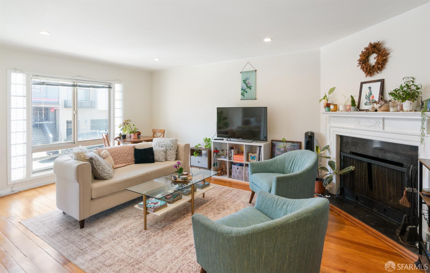Detail Gallery Image 2 of 26 For 1387 18th Ave, San Francisco,  CA 94122 - – Beds | – Baths
