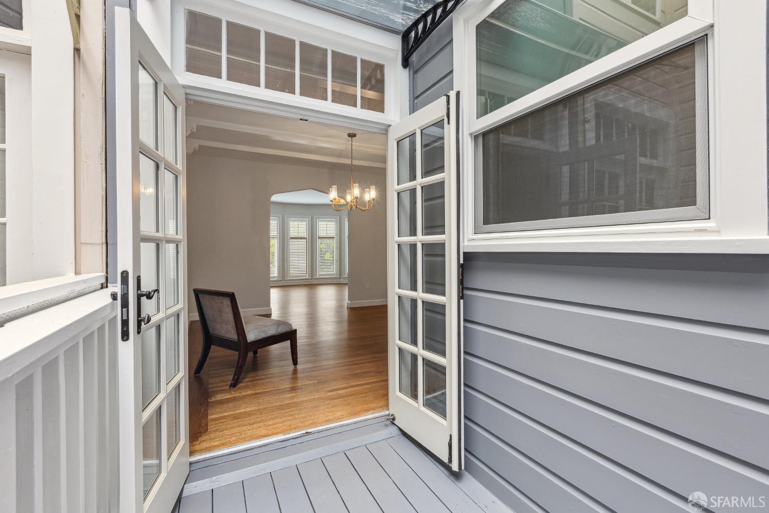 Detail Gallery Image 6 of 32 For 3342 Broderick St, San Francisco,  CA 94123 - 3 Beds | 2/1 Baths