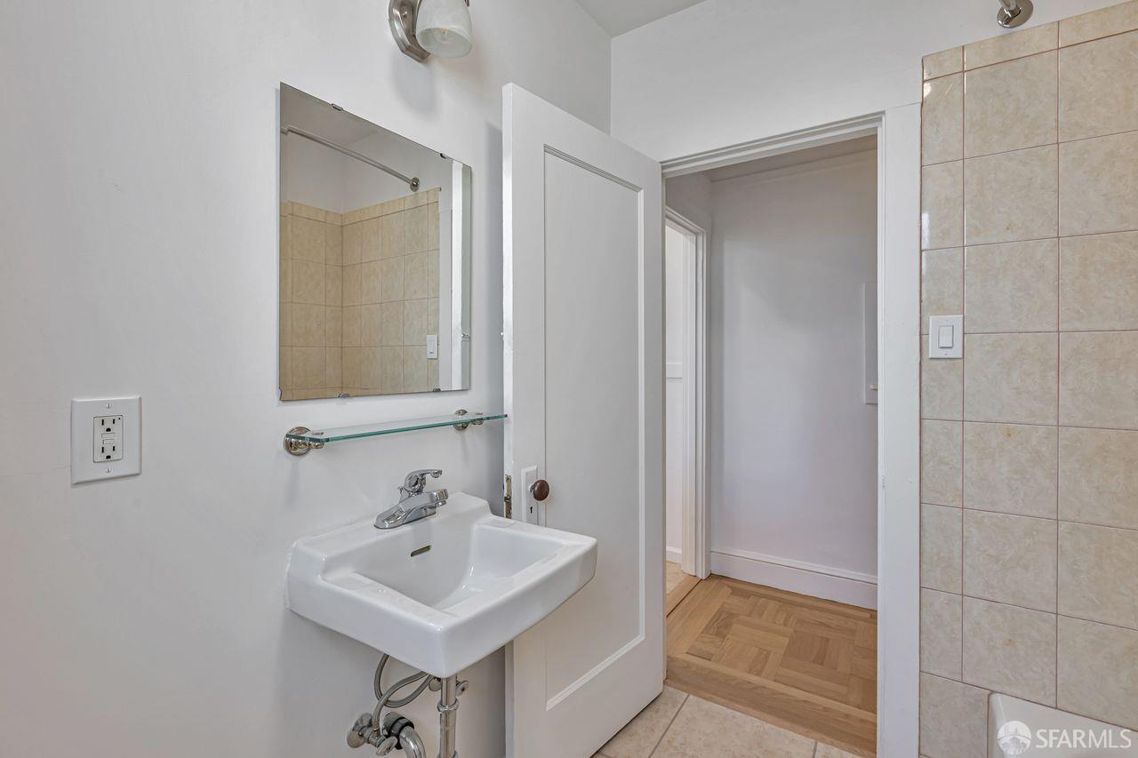 Detail Gallery Image 13 of 39 For 223 Raymond Ave, San Francisco,  CA 94134 - 3 Beds | 2 Baths