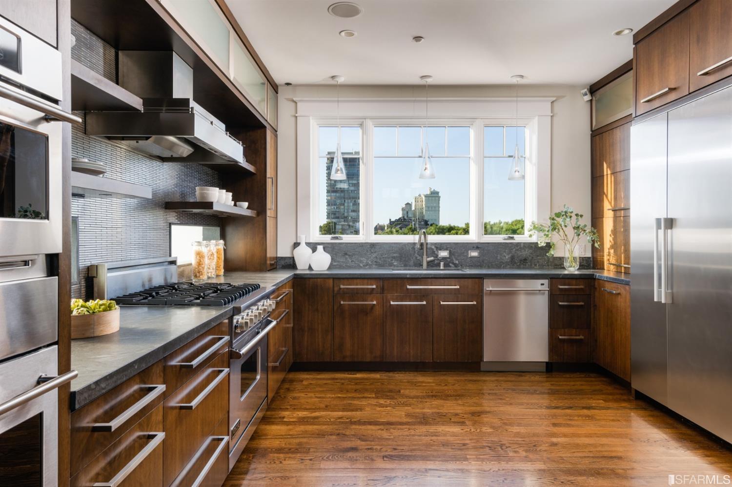 Detail Gallery Image 17 of 53 For 1266 Washington St, San Francisco,  CA 94108 - 5 Beds | 5 Baths