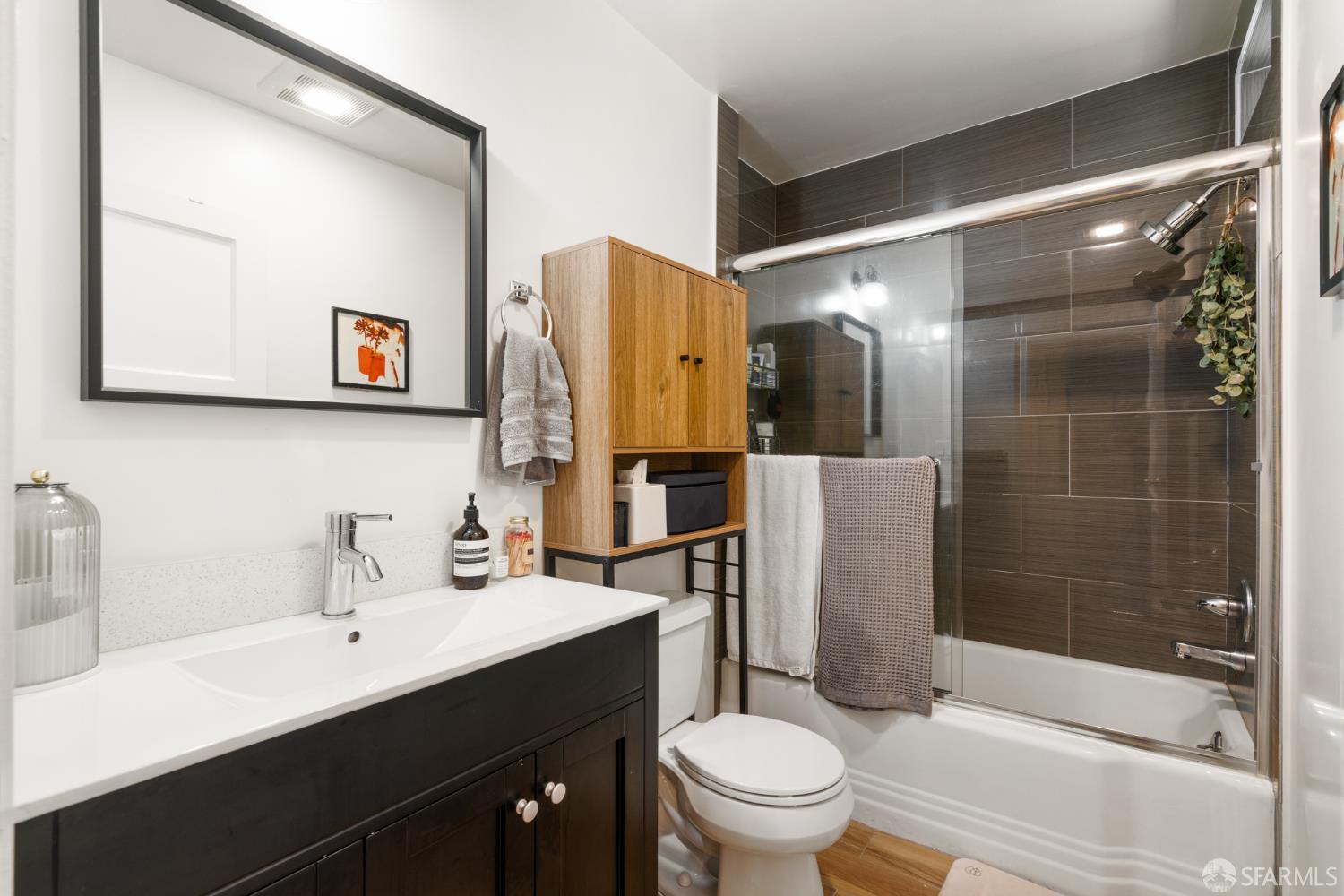 Detail Gallery Image 24 of 26 For 1387 18th Ave, San Francisco,  CA 94122 - – Beds | – Baths