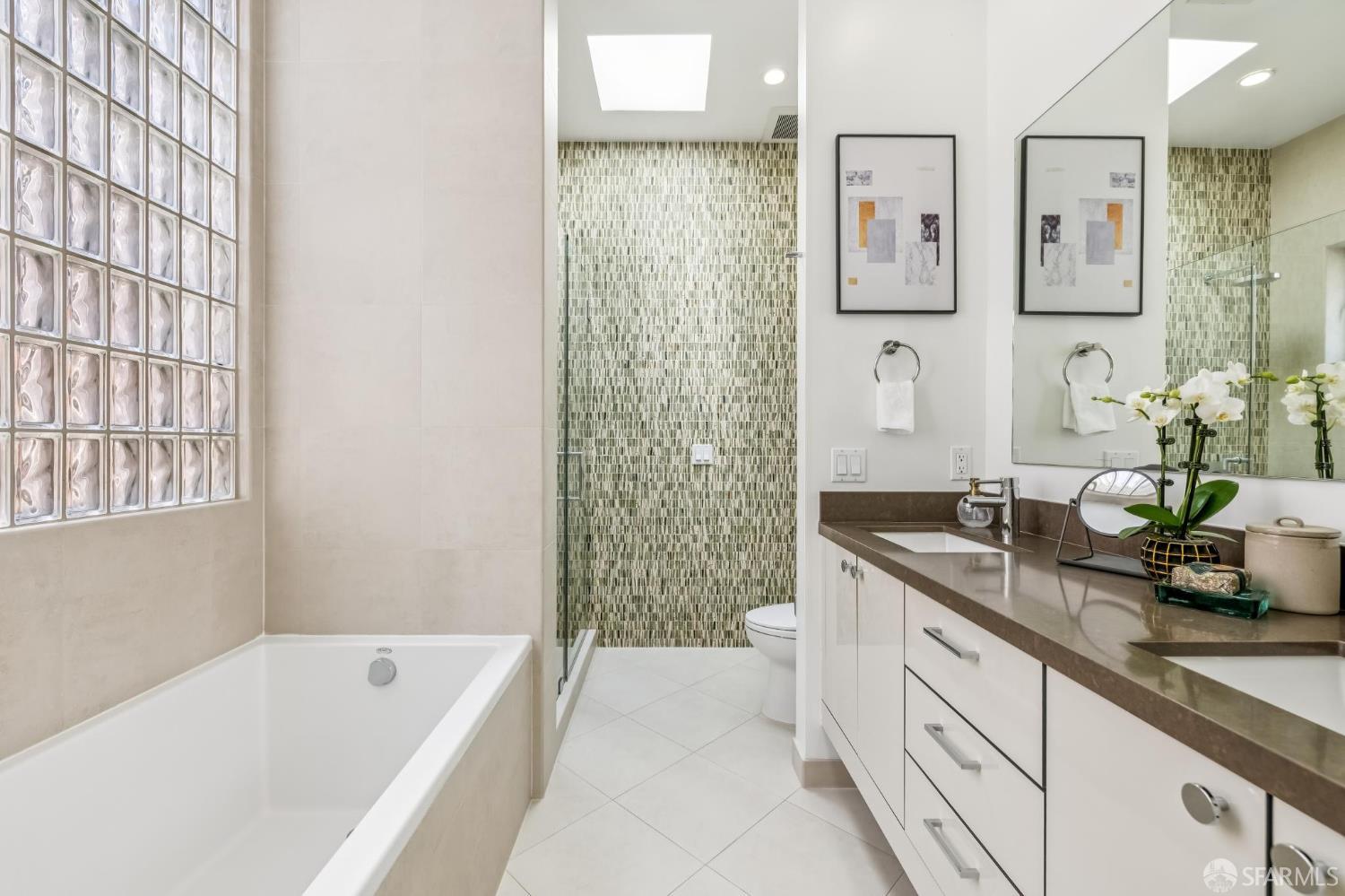 Detail Gallery Image 21 of 34 For 1653 Washington St, San Francisco,  CA 94109 - 3 Beds | 2 Baths