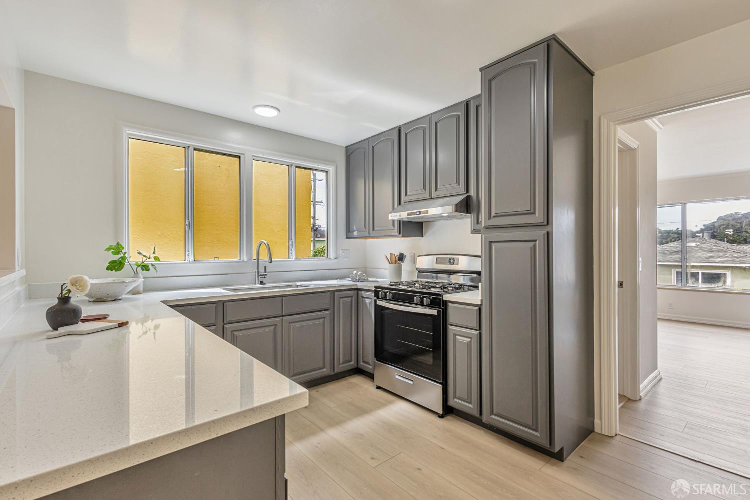 Detail Gallery Image 8 of 52 For 61 Belmont Dr, Daly City,  CA 94015 - 3 Beds | 2 Baths
