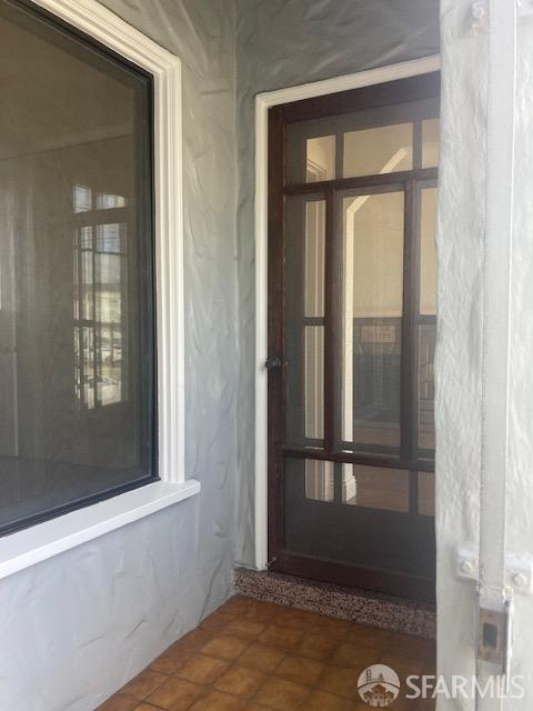 Detail Gallery Image 4 of 32 For 535 Felton St, San Francisco,  CA 94134 - 3 Beds | 1 Baths