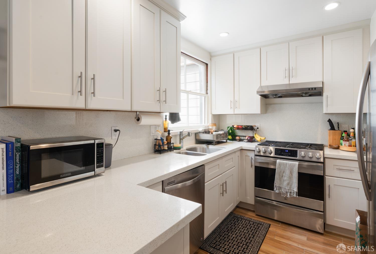 Detail Gallery Image 21 of 26 For 1387 18th Ave, San Francisco,  CA 94122 - – Beds | – Baths