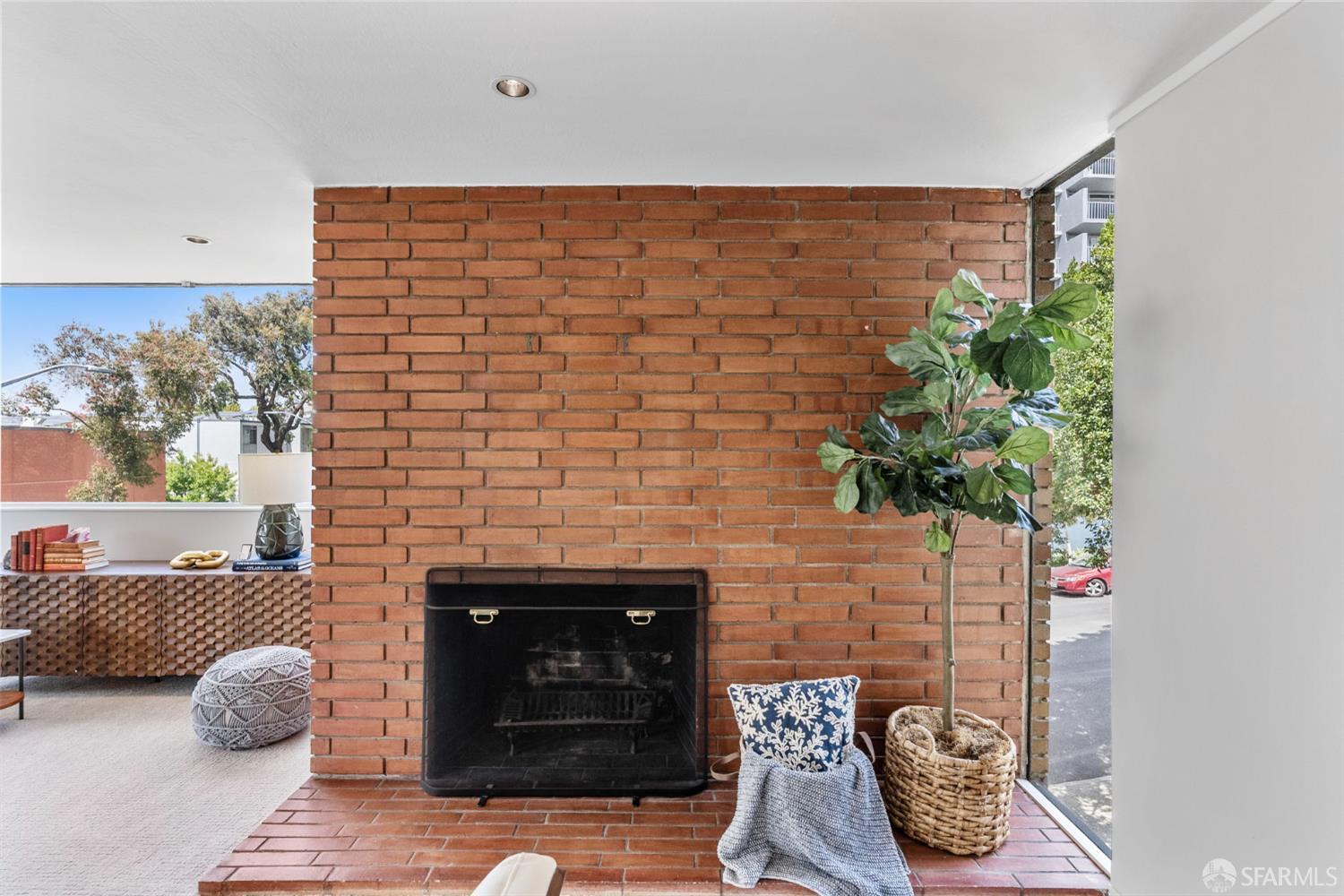 Photo #5: 425069056 Listing 
