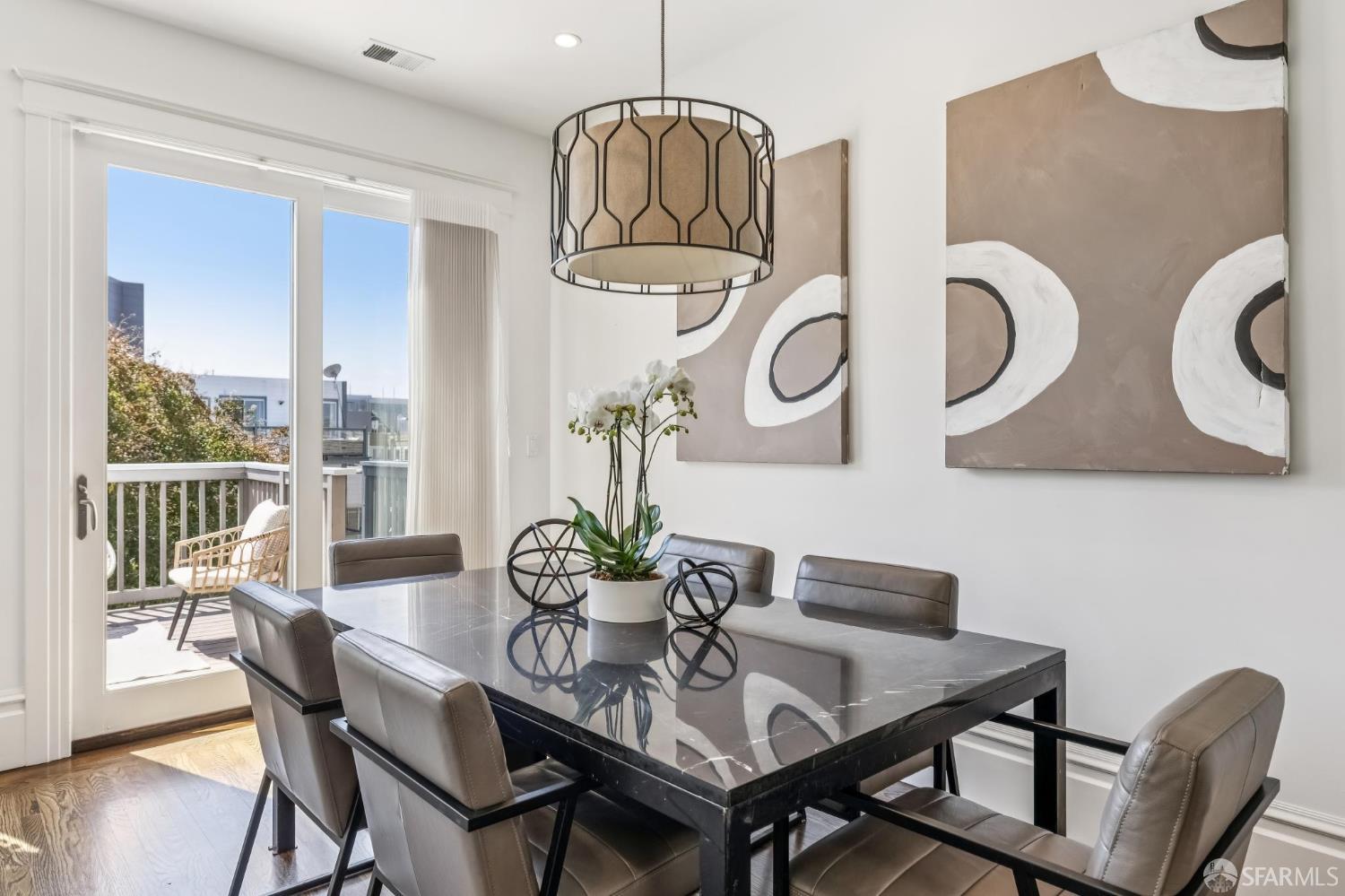 Detail Gallery Image 9 of 34 For 1653 Washington St, San Francisco,  CA 94109 - 3 Beds | 2 Baths