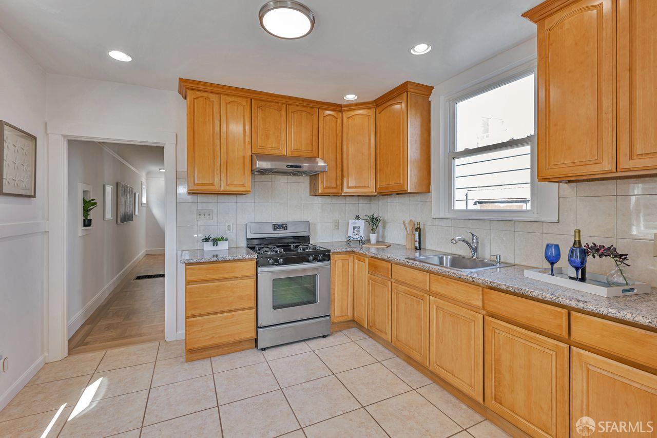 Detail Gallery Image 14 of 39 For 223 Raymond Ave, San Francisco,  CA 94134 - 3 Beds | 2 Baths