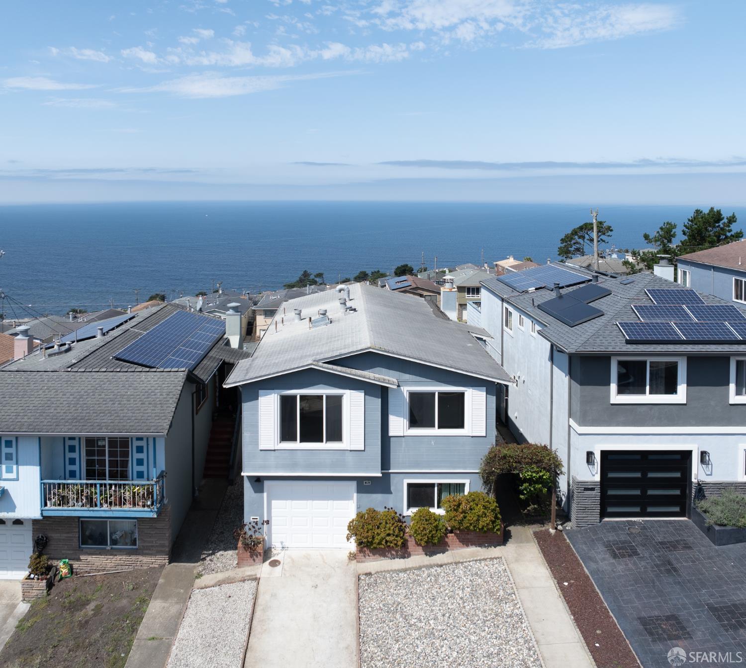Detail Gallery Image 3 of 55 For 74 Clearview Dr, Daly City,  CA 94015 - 5 Beds | 4 Baths