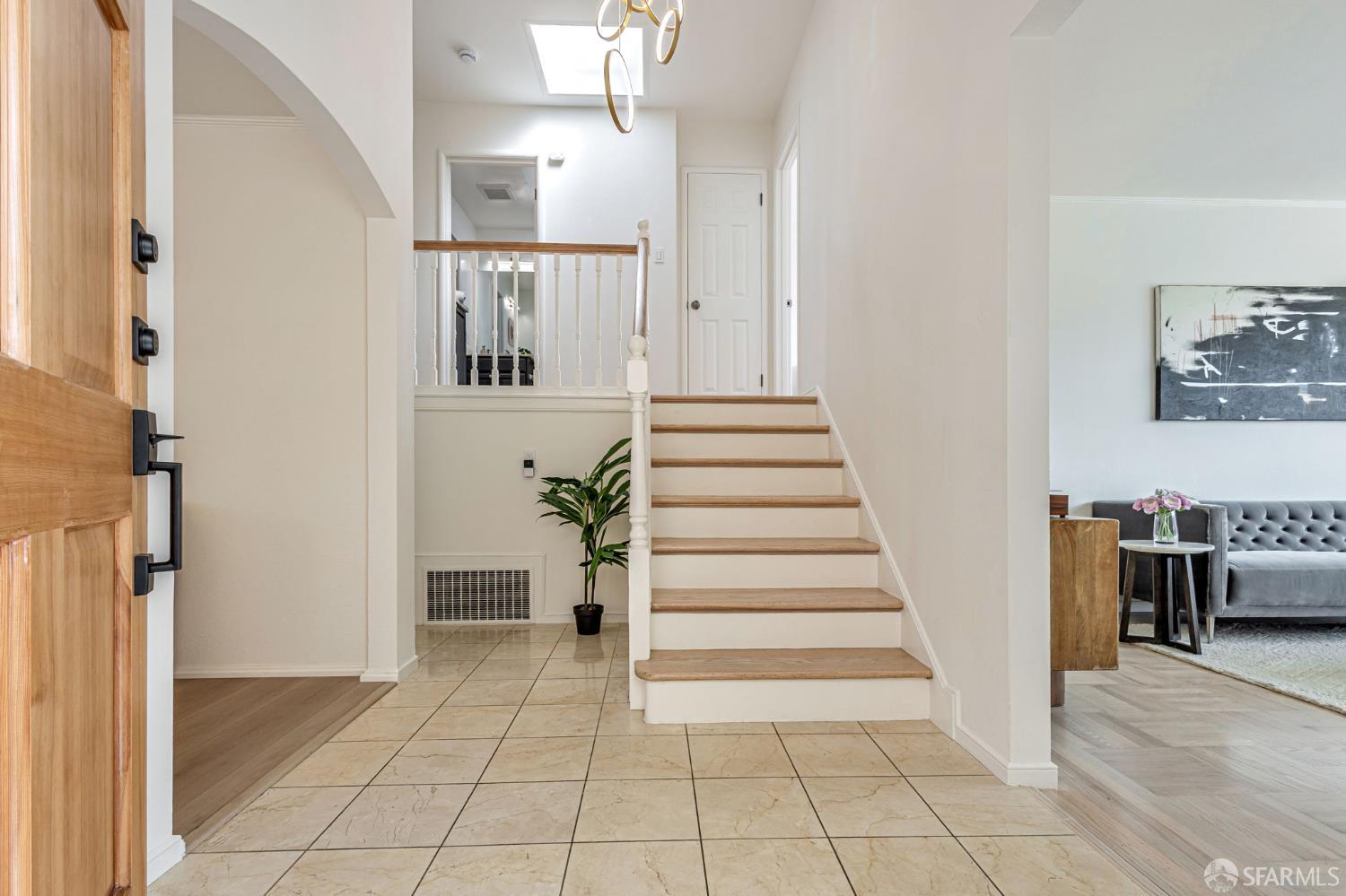 Detail Gallery Image 4 of 52 For 61 Belmont Dr, Daly City,  CA 94015 - 3 Beds | 2 Baths