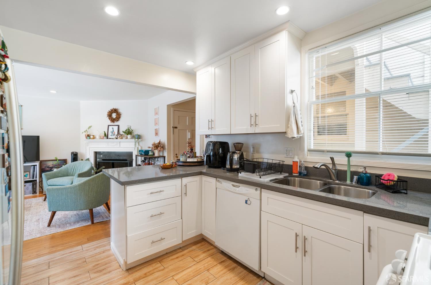Detail Gallery Image 10 of 26 For 1387 18th Ave, San Francisco,  CA 94122 - – Beds | – Baths