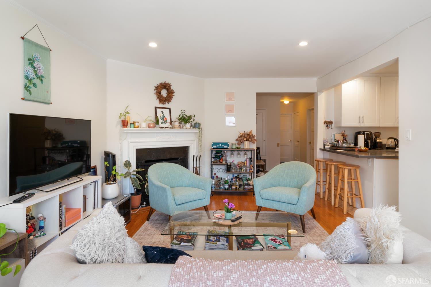 Detail Gallery Image 4 of 26 For 1387 18th Ave, San Francisco,  CA 94122 - – Beds | – Baths