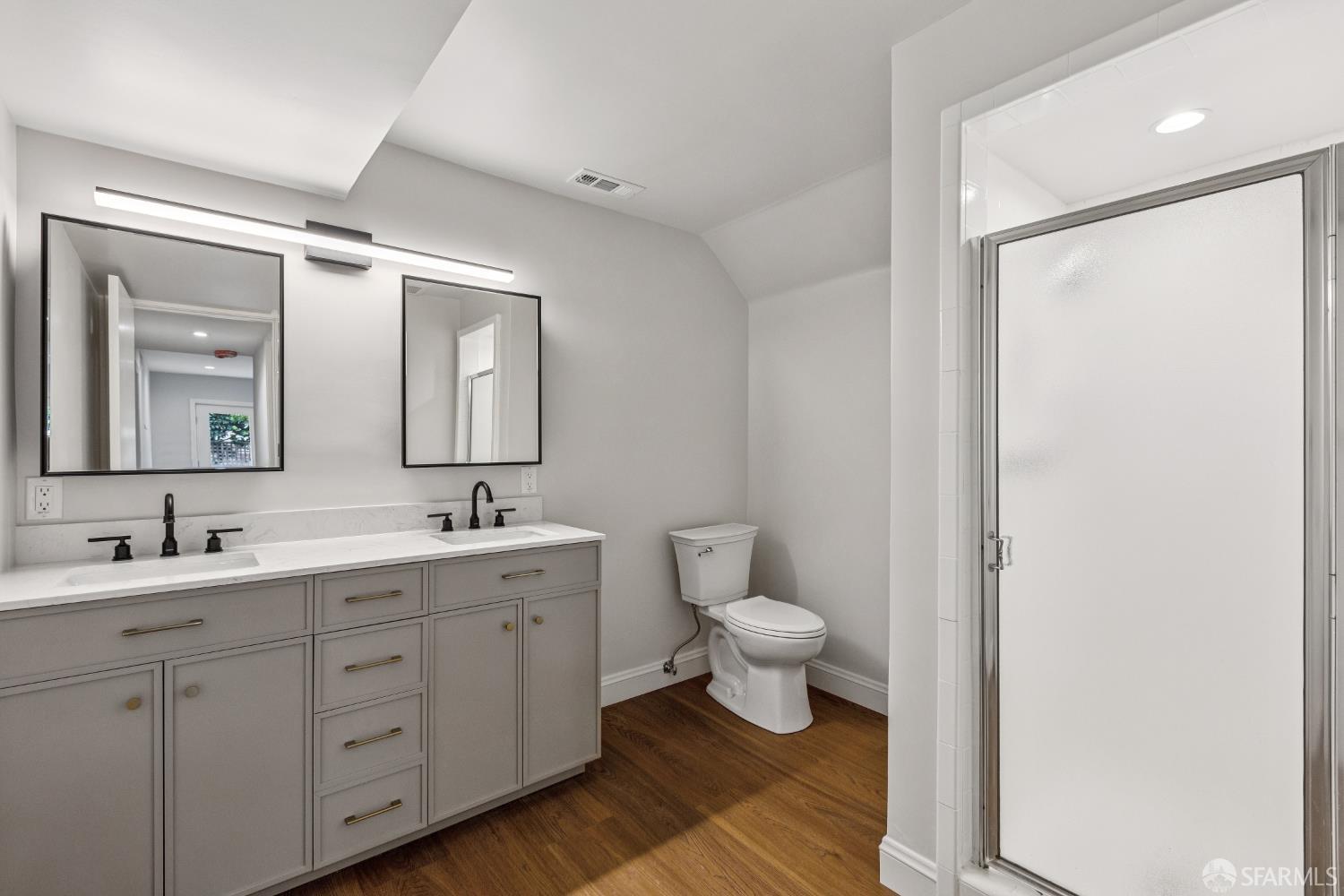 Detail Gallery Image 25 of 32 For 3342 Broderick St, San Francisco,  CA 94123 - 3 Beds | 2/1 Baths