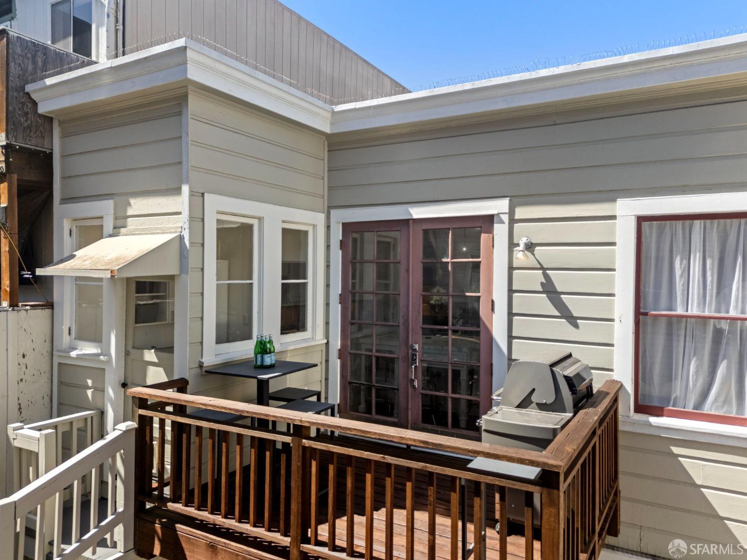 Detail Gallery Image 9 of 31 For 115 Magnolia St, San Francisco,  CA 94123 - 3 Beds | 2 Baths
