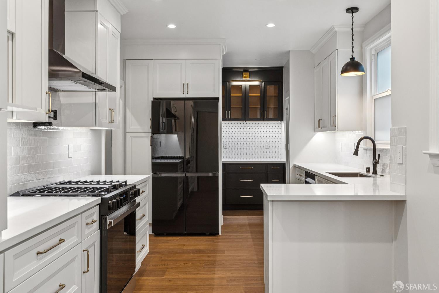 Detail Gallery Image 10 of 32 For 3342 Broderick St, San Francisco,  CA 94123 - 3 Beds | 2/1 Baths