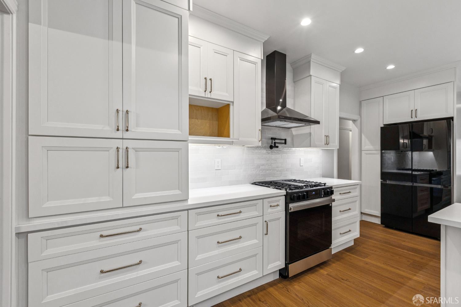 Detail Gallery Image 11 of 32 For 3342 Broderick St, San Francisco,  CA 94123 - 3 Beds | 2/1 Baths