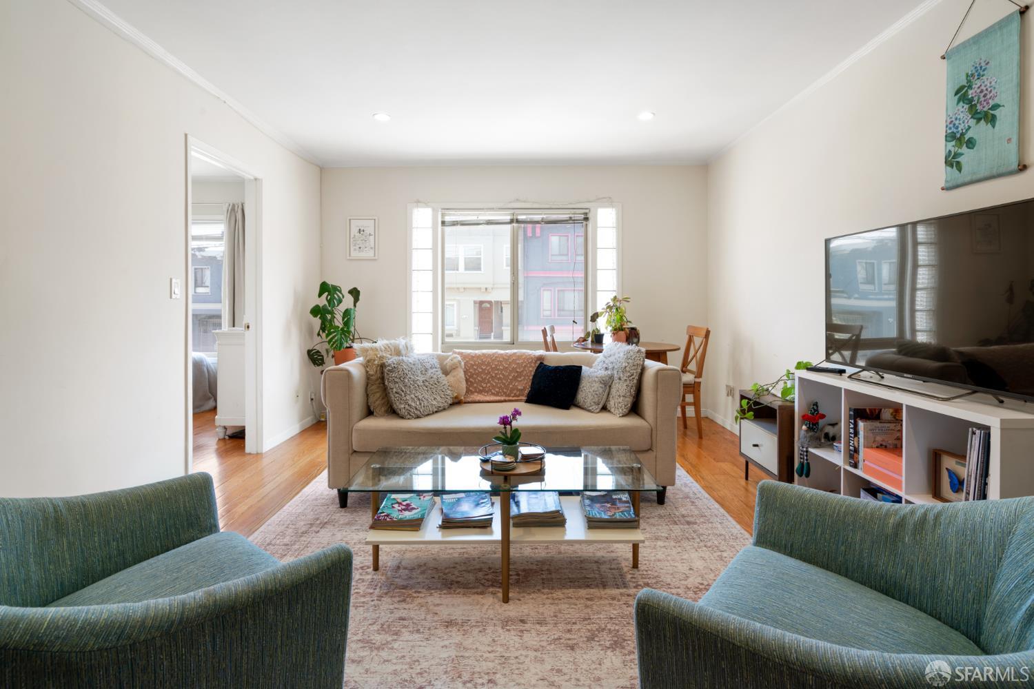 Detail Gallery Image 3 of 26 For 1387 18th Ave, San Francisco,  CA 94122 - – Beds | – Baths