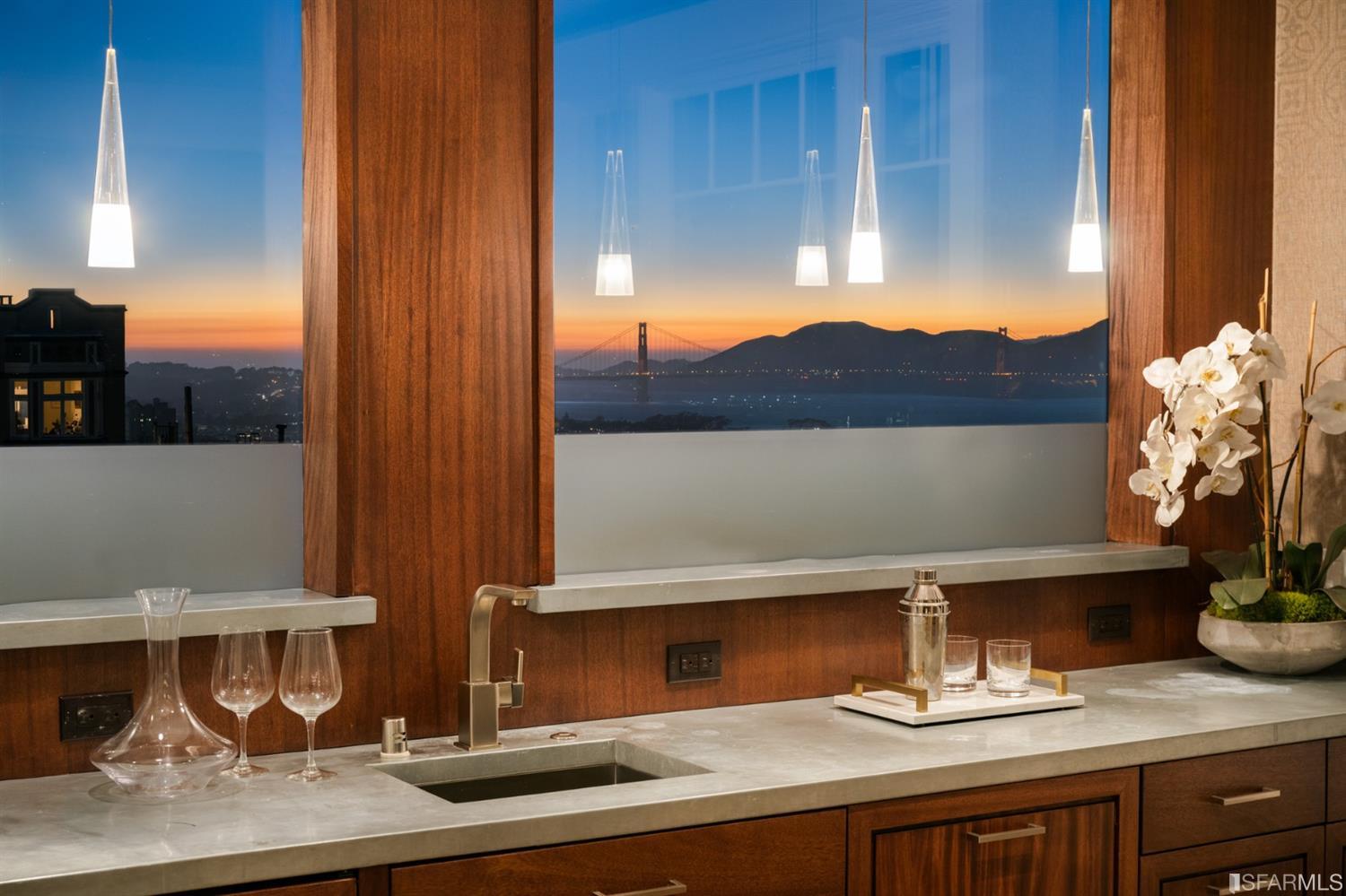 Detail Gallery Image 8 of 53 For 1266 Washington St, San Francisco,  CA 94108 - 5 Beds | 5 Baths