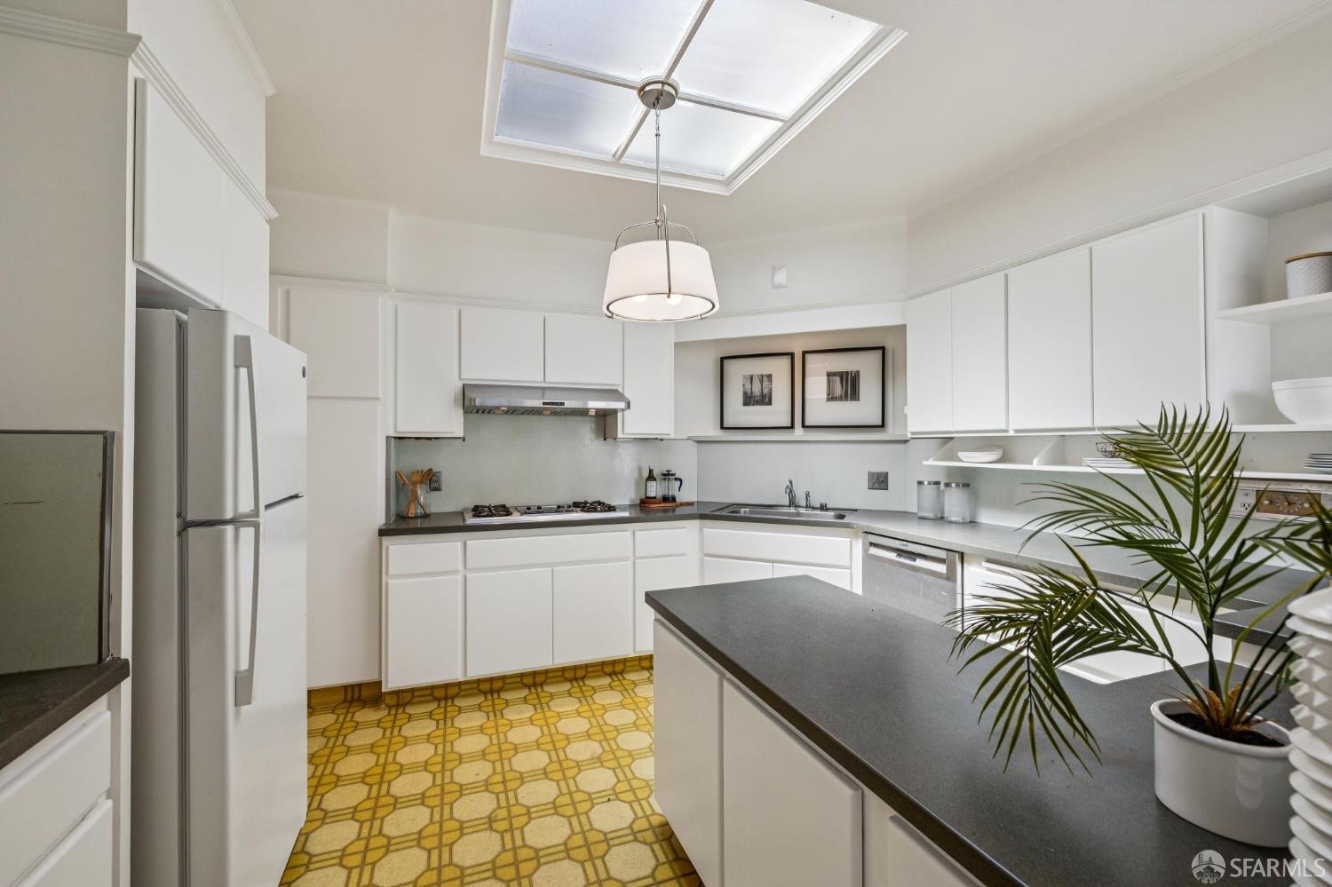 Detail Gallery Image 16 of 39 For 845 44th Ave, San Francisco,  CA 94121 - 2 Beds | 1 Baths