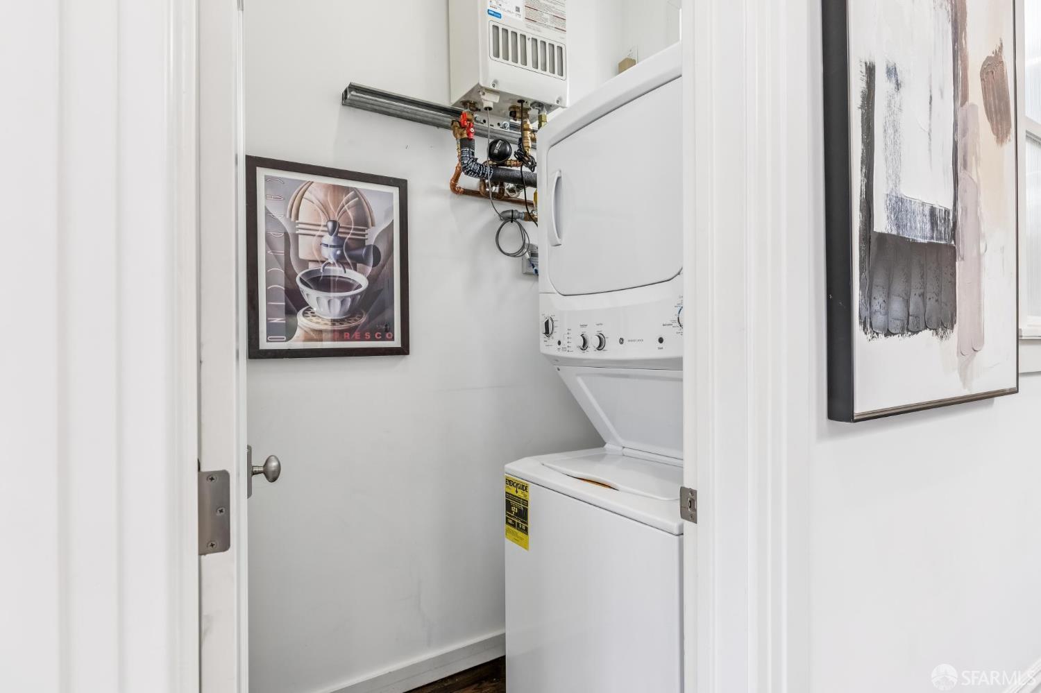 Detail Gallery Image 16 of 34 For 1653 Washington St, San Francisco,  CA 94109 - 3 Beds | 2 Baths