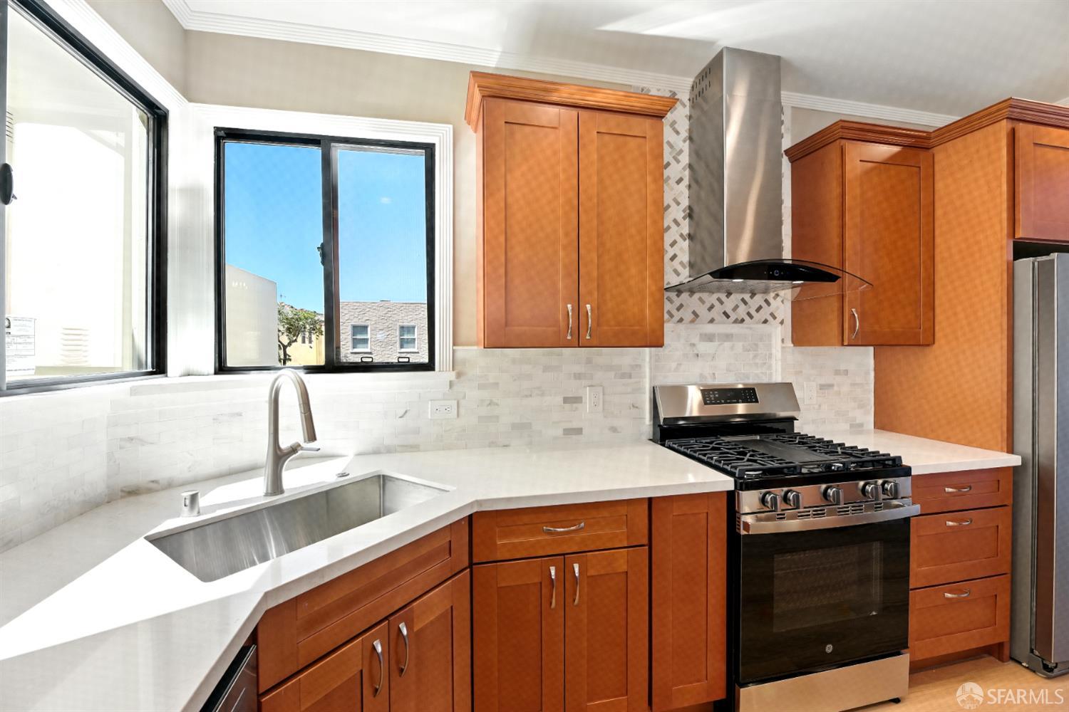 Detail Gallery Image 10 of 38 For 2801 Ocean Ave, San Francisco,  CA 94132 - 4 Beds | 3/1 Baths