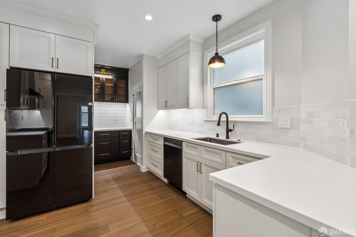Detail Gallery Image 13 of 32 For 3342 Broderick St, San Francisco,  CA 94123 - 3 Beds | 2/1 Baths