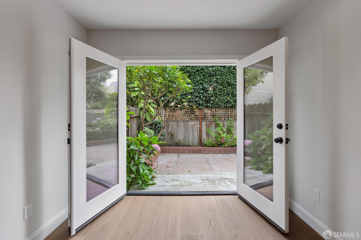 Detail Gallery Image 27 of 32 For 3342 Broderick St, San Francisco,  CA 94123 - 3 Beds | 2/1 Baths