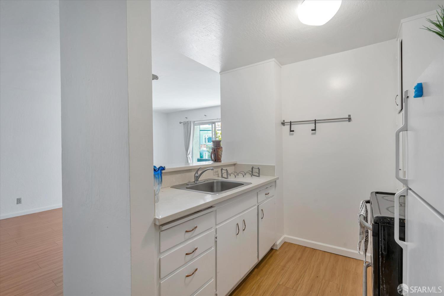 Detail Gallery Image 10 of 24 For 2201 Virginia St #3,  Berkeley,  CA 94709 - 1 Beds | 1 Baths