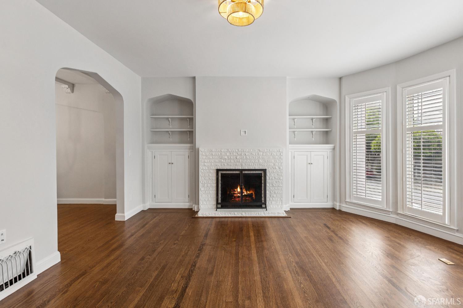 Detail Gallery Image 3 of 32 For 3342 Broderick St, San Francisco,  CA 94123 - 3 Beds | 2/1 Baths