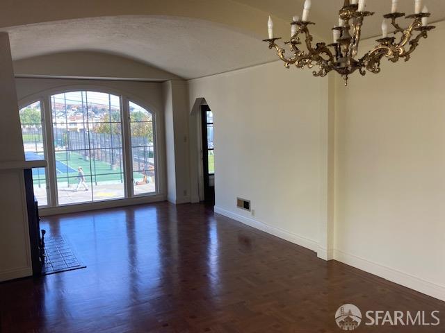 Detail Gallery Image 8 of 32 For 535 Felton St, San Francisco,  CA 94134 - 3 Beds | 1 Baths