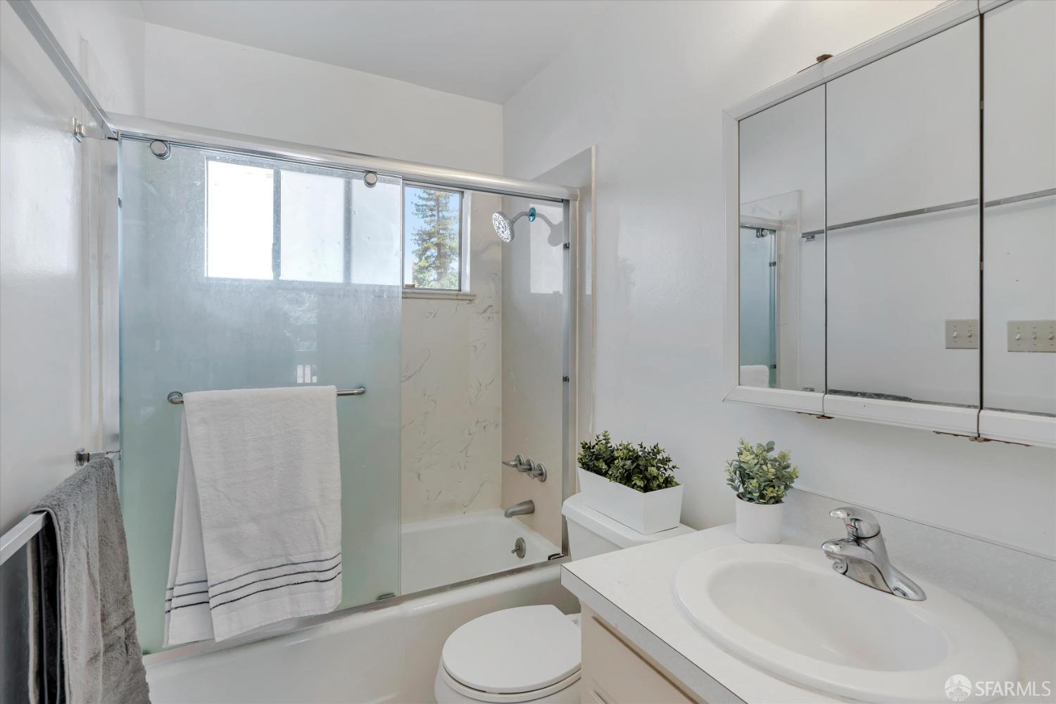 Detail Gallery Image 17 of 24 For 2201 Virginia St #3,  Berkeley,  CA 94709 - 1 Beds | 1 Baths