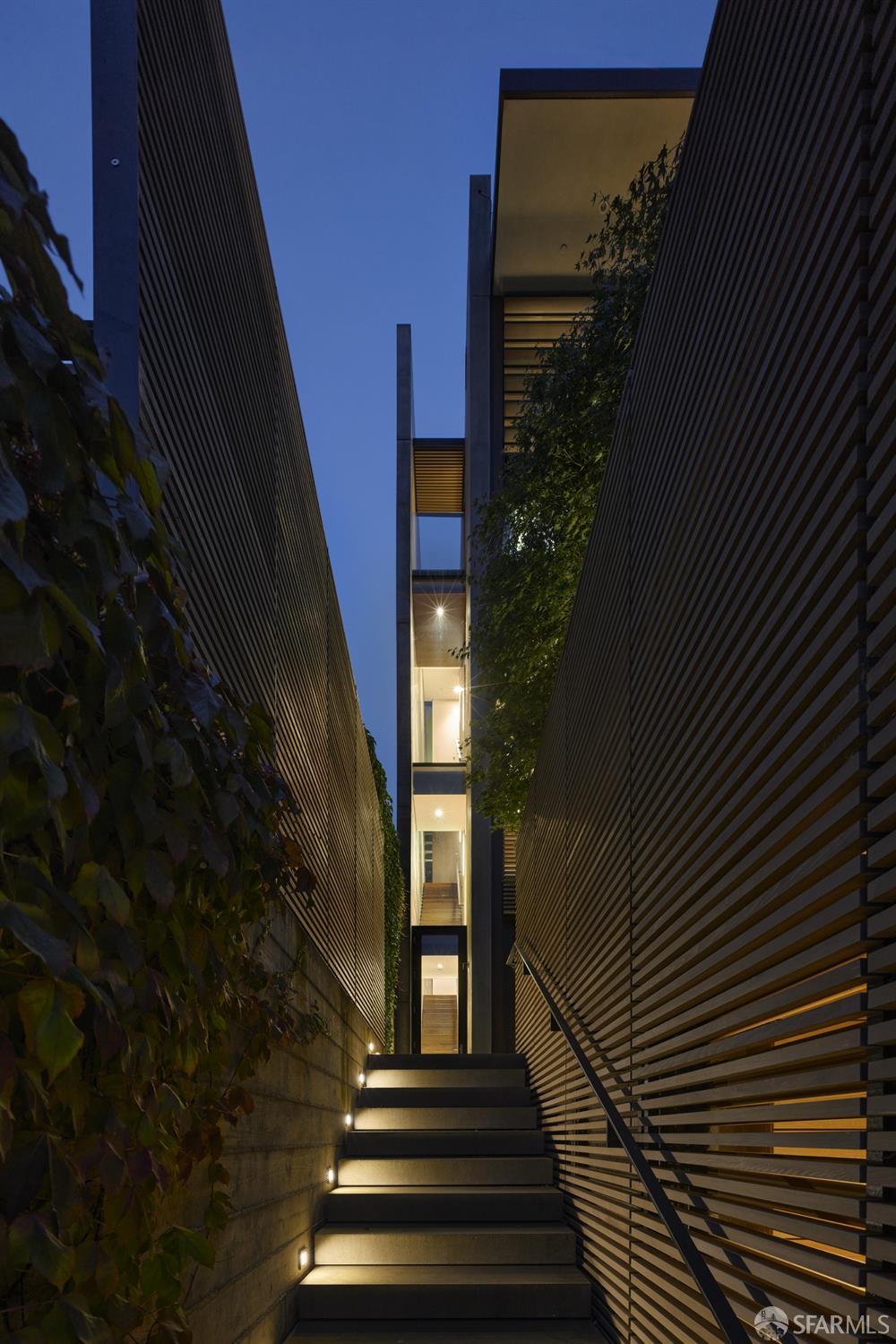 Detail Gallery Image 31 of 35 For 2626 Filbert St, San Francisco,  CA 94123 - 4 Beds | 4/1 Baths