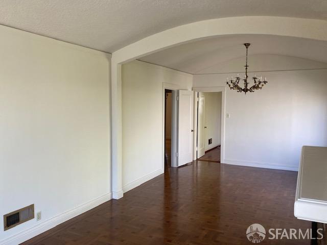 Detail Gallery Image 6 of 32 For 535 Felton St, San Francisco,  CA 94134 - 3 Beds | 1 Baths