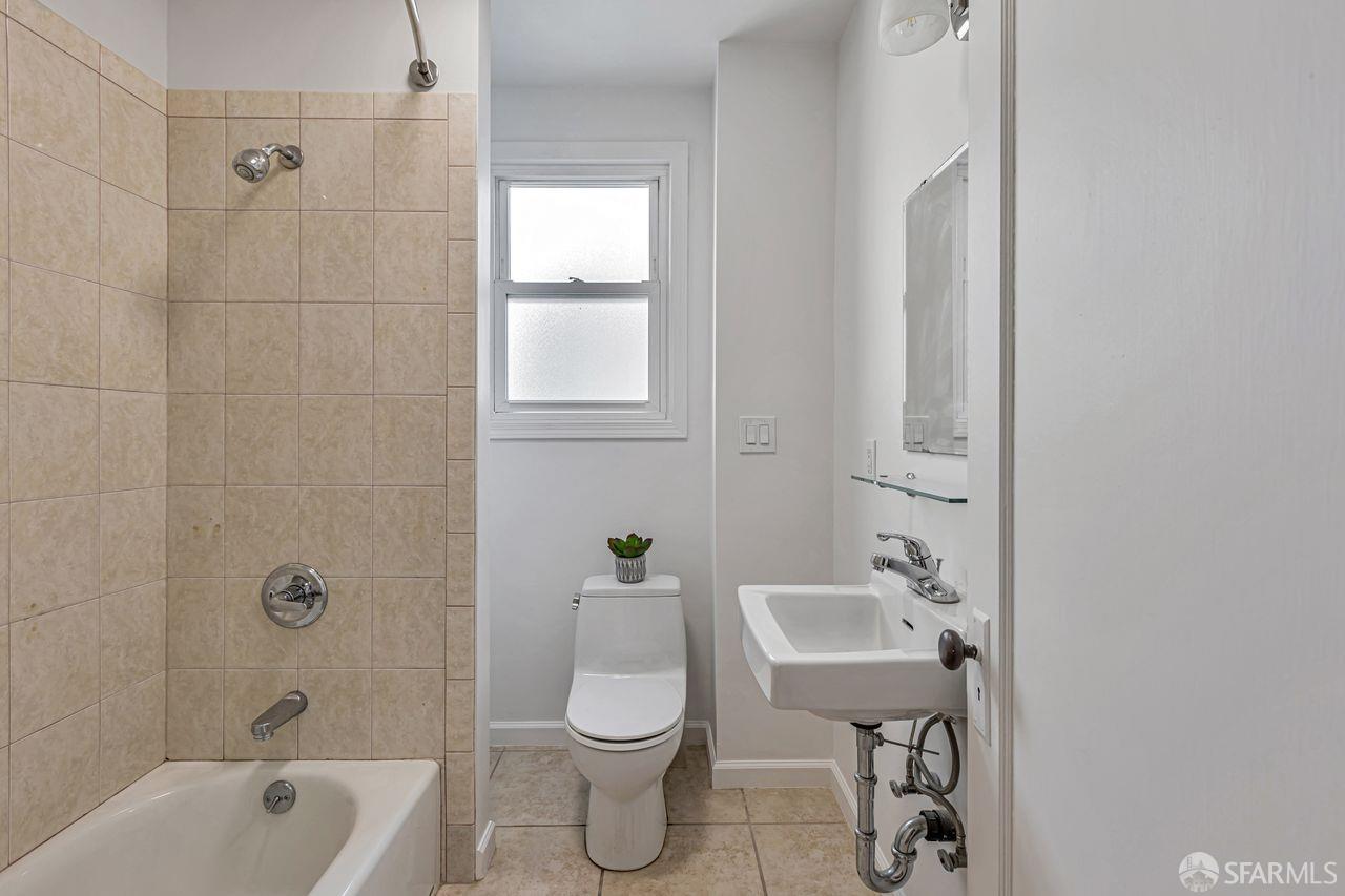 Detail Gallery Image 12 of 39 For 223 Raymond Ave, San Francisco,  CA 94134 - 3 Beds | 2 Baths