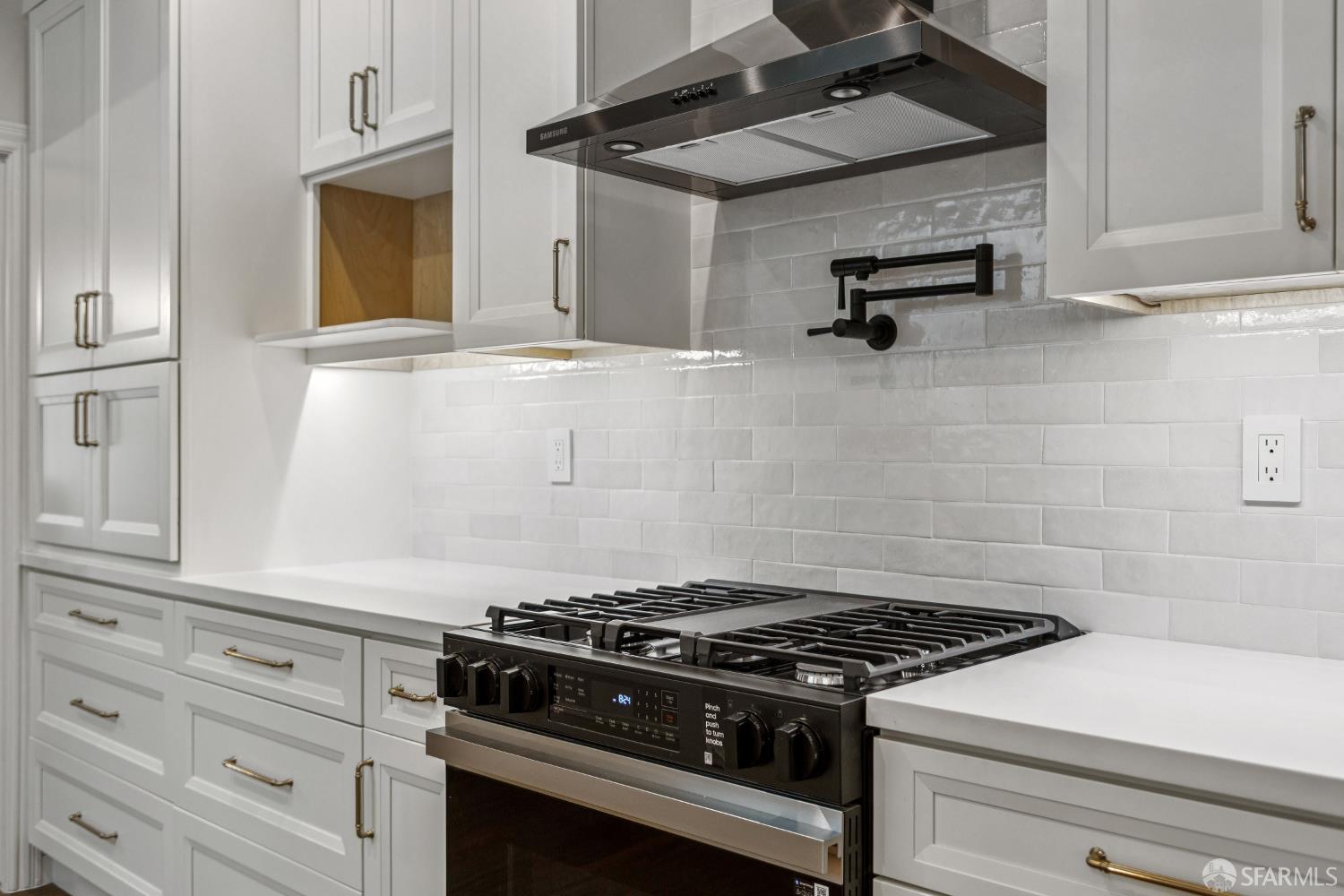 Detail Gallery Image 12 of 32 For 3342 Broderick St, San Francisco,  CA 94123 - 3 Beds | 2/1 Baths