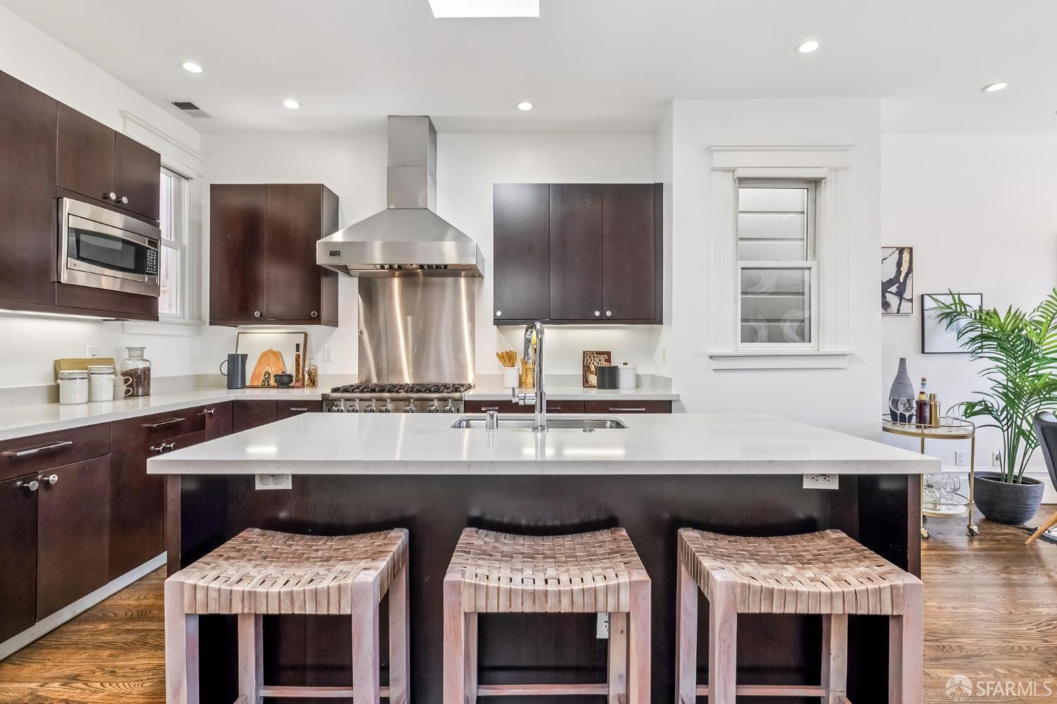 Photo #4: 425067584 Listing 
